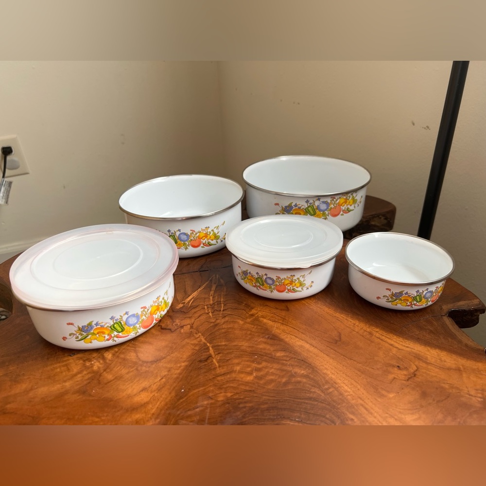 Vintage Mushrooms and Vegetables Enamel Stacking Storage Bowls 5 pc White 2 Lids